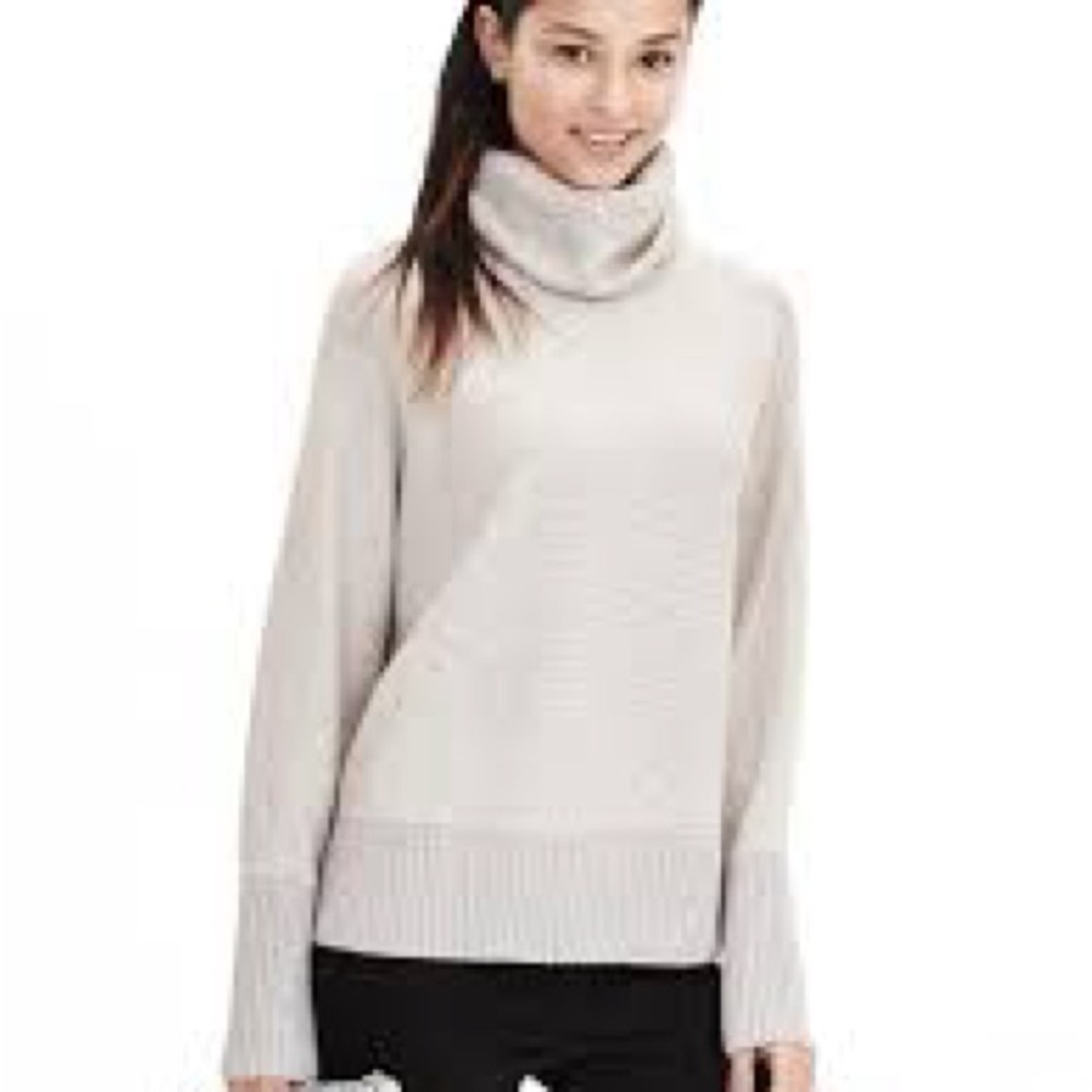 Banana Republic wool blend grey turtleneck